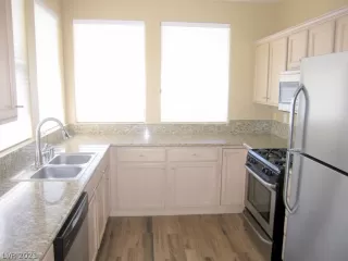 Photo #3: 2287717 Listing