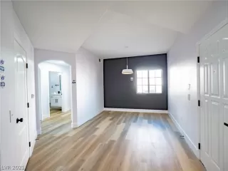 Photo #2: 2287738 Listing