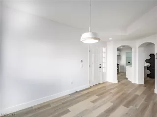 Photo #4: 2287738 Listing