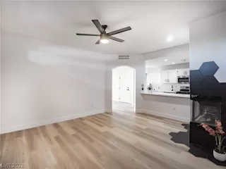 Photo #6: 2287738 Listing