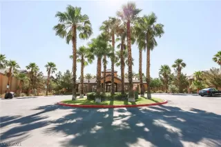 Photo #5: 2287741 Listing