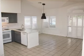 Photo #4: 2287774 Listing