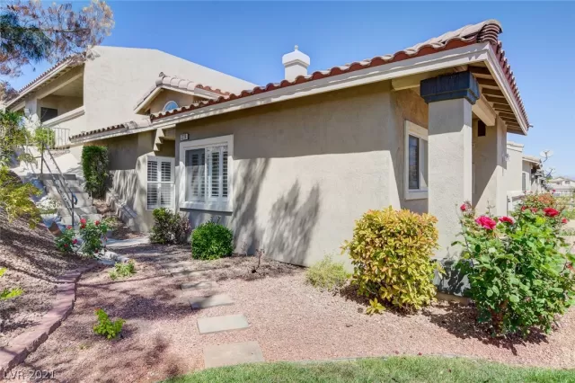 MLS: 2287782 Condo For Sale