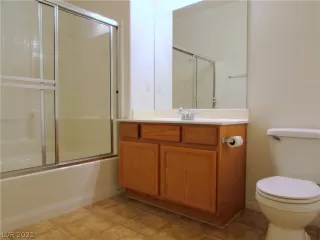 Photo #5: 2287805 Listing