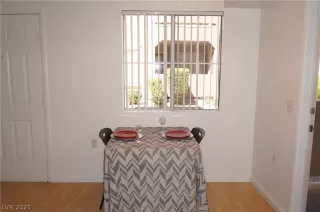 Photo #3: 2287811 Listing