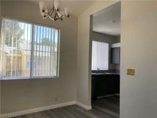 Photo #3: 2287847 Listing