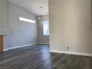 Photo #4: 2287847 Listing