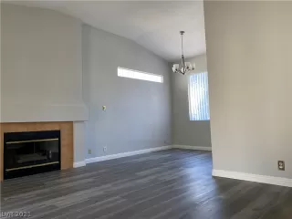 Photo #5: 2287847 Listing