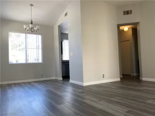 Photo #6: 2287847 Listing