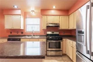 Photo #2: 2287849 Listing