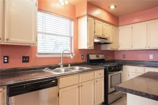 Photo #3: 2287849 Listing