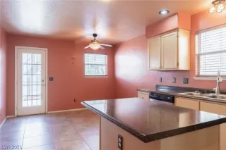 Photo #4: 2287849 Listing