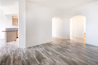 Photo #6: 2287859 Listing