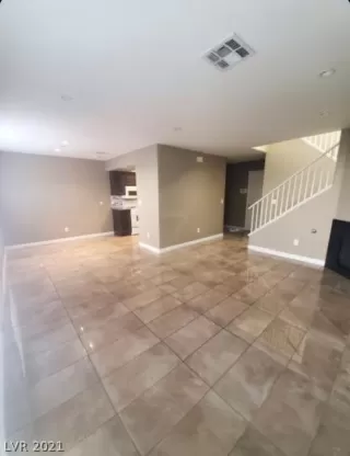 Photo #3: 2287899 Listing