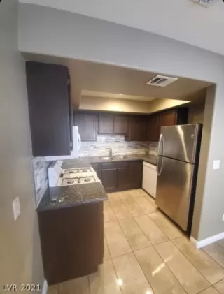 Photo #5: 2287899 Listing