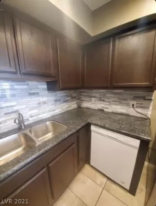 Photo #6: 2287899 Listing