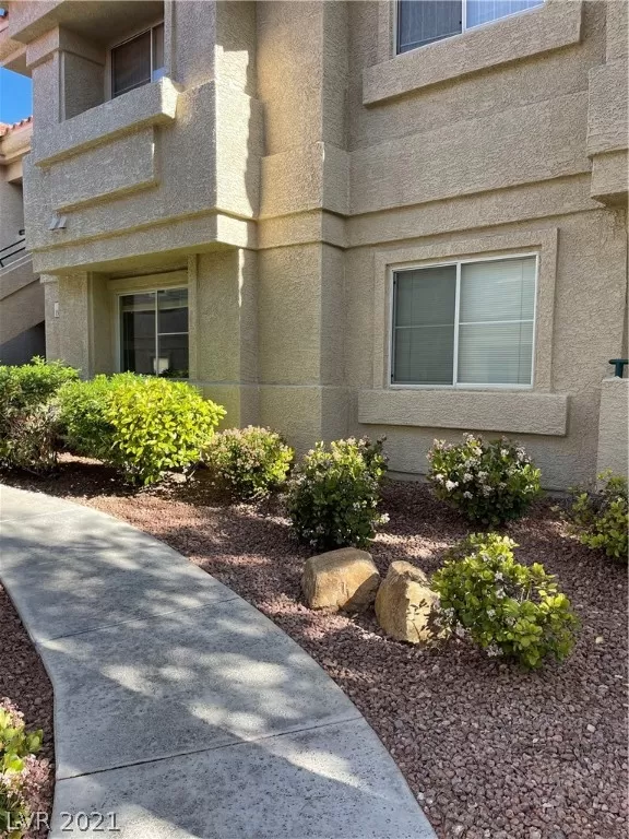 MLS: 2287902 Condo For Sale