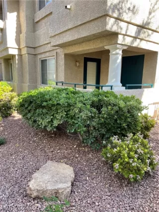 Photo #2: 2287902 Listing