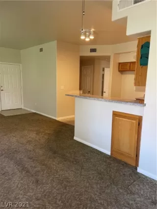 Photo #5: 2287902 Listing