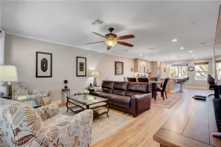 Photo #2: 2287912 Listing