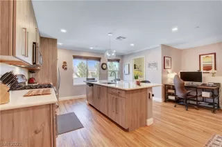 Photo #6: 2287912 Listing