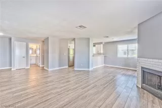 Photo #4: 2287976 Listing