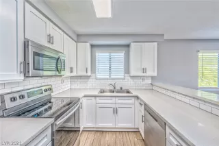 Photo #5: 2287976 Listing