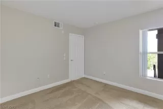 Photo #6: 2287977 Listing