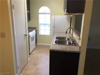 Photo #5: 2287988 Listing