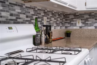 Photo #5: 2287990 Listing