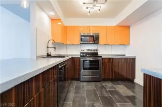 Photo #3: 2288011 Listing