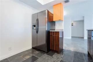 Photo #5: 2288011 Listing