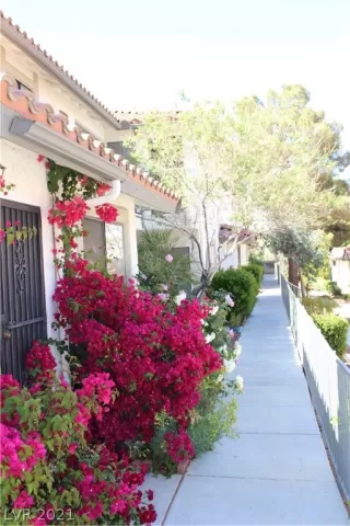 Photo #5: 2288031 Listing