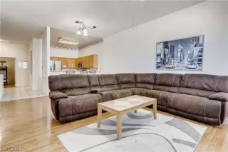 Photo #3: 2288047 Listing