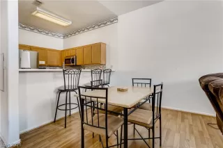 Photo #5: 2288047 Listing