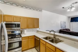 Photo #6: 2288047 Listing