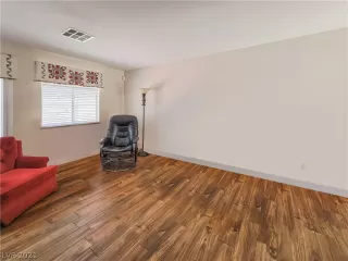 Photo #1: 2288054 Listing 