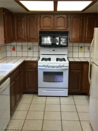 Photo #2: 2288057 Listing