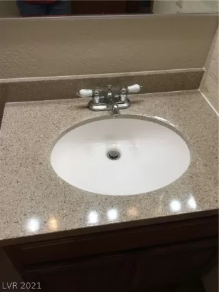 Photo #5: 2288057 Listing