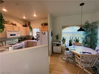 Photo #5: 2288080 Listing 