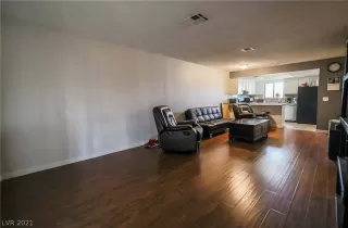 Photo #5: 2288107 Listing