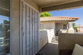 Photo #4: 2288218 Listing