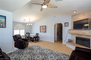 Photo #5: 2288218 Listing