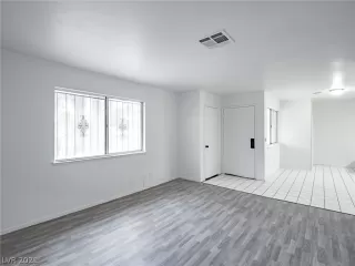 Photo #4: 2288231 Listing 
