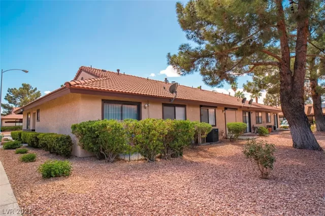 MLS: 2288236 Condo For Sale