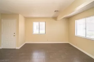 Photo #4: 2288236 Listing