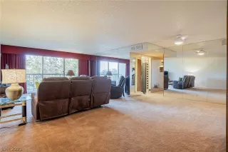 Photo #3: 2288290 Listing