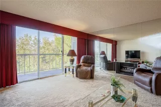 Photo #4: 2288290 Listing