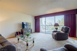 Photo #5: 2288290 Listing