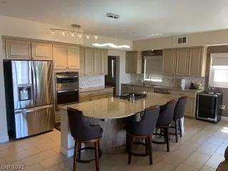 Photo #2: 2288309 Listing 